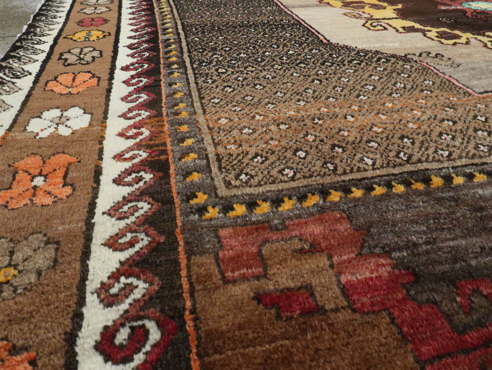 Vintage Anatolian Carpet, No.26520 - Staging