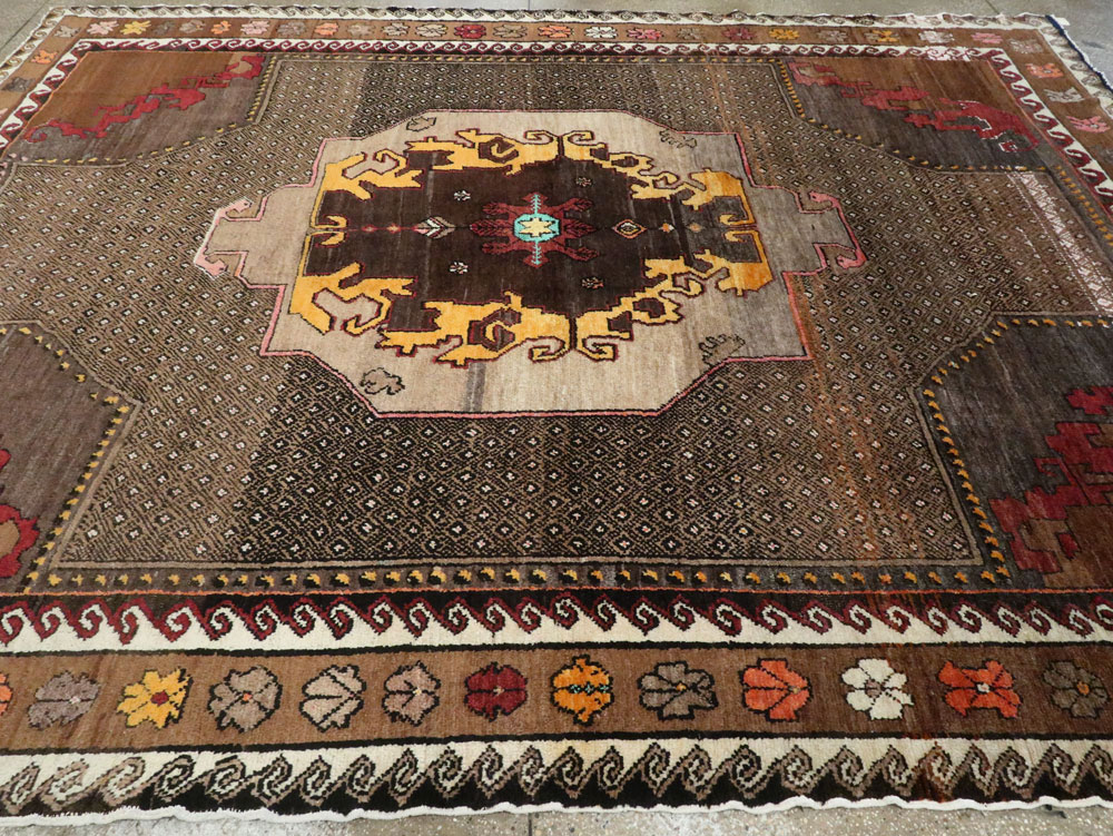 Vintage Anatolian Carpet, No.26520 - Staging