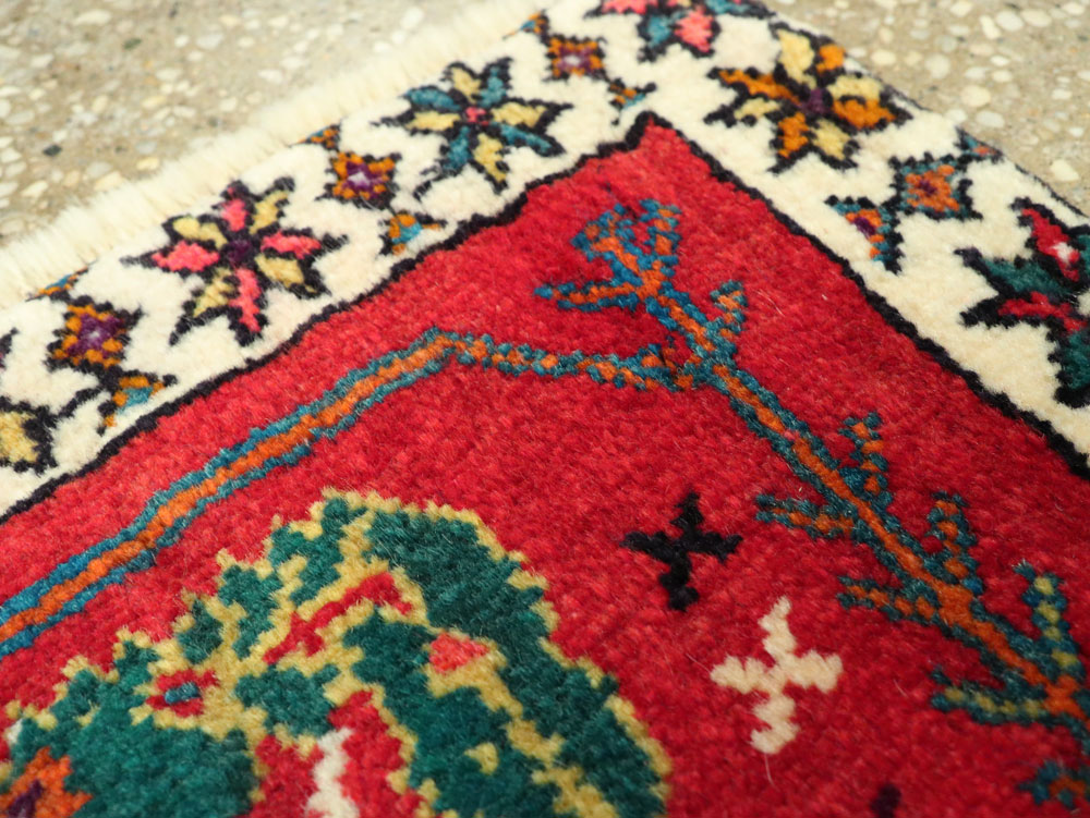 Vintage Persian Shiraz Rug, No.26600 - Staging
