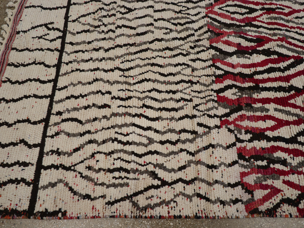 Modern Moroccan Carpet, No.26645 - Staging