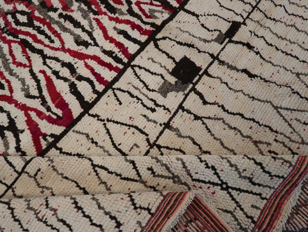 Modern Moroccan Carpet, No.26645 - Staging