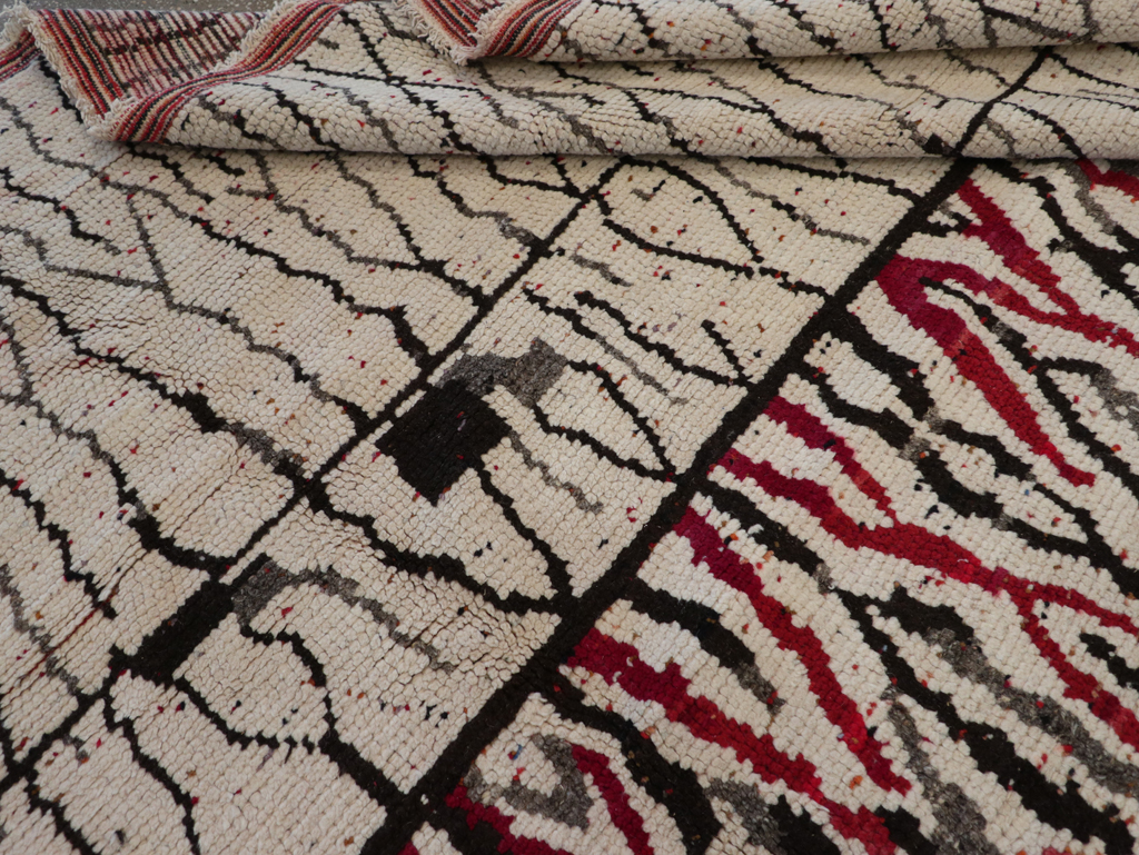 Modern Moroccan Carpet, No.26645 - Staging