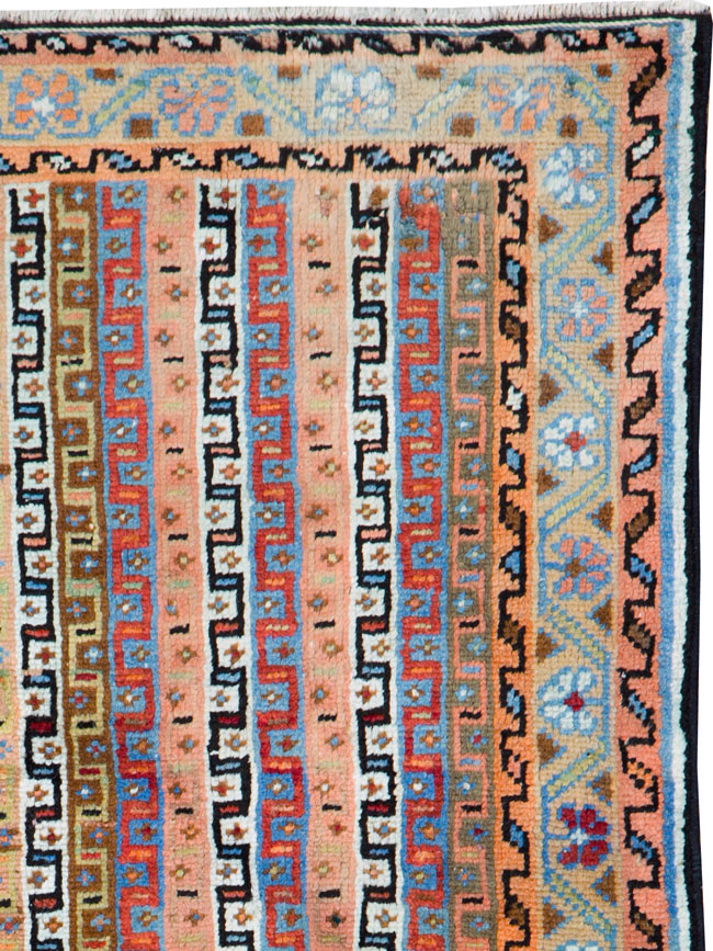 Vintage Persian Mahal Rug, No.26732 - Staging