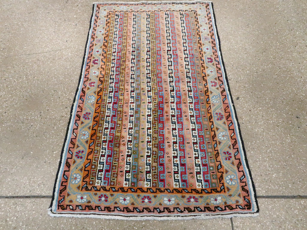 Vintage Persian Mahal Rug, No.26732 - Staging
