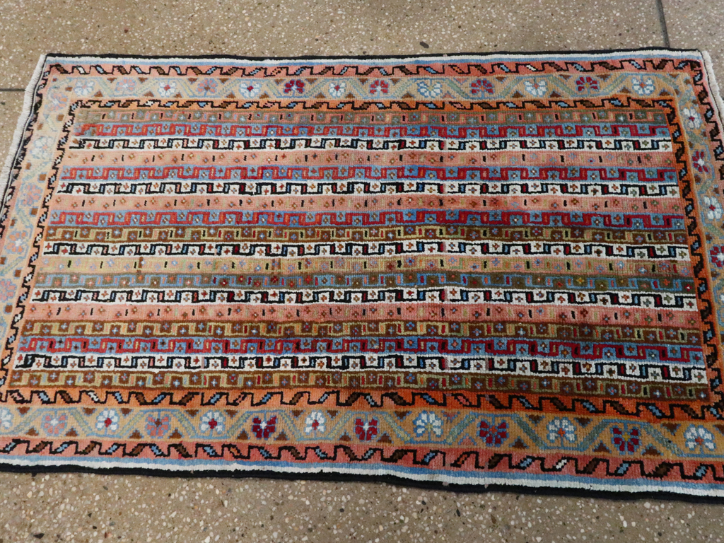 Vintage Persian Mahal Rug, No.26732 - Staging
