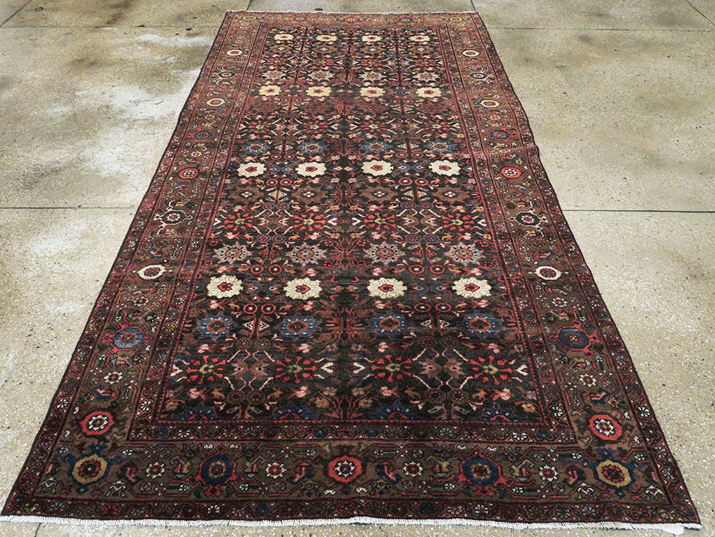 Antique Persian Mahal Carpet, No.27065 - Staging