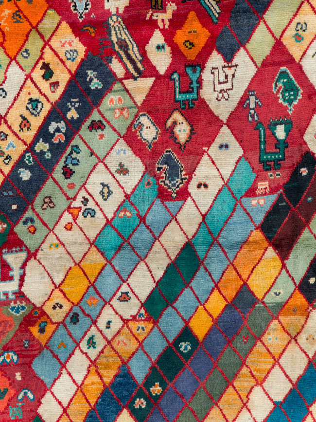 Vintage Persian Shiraz Rug, No.27077 - Staging