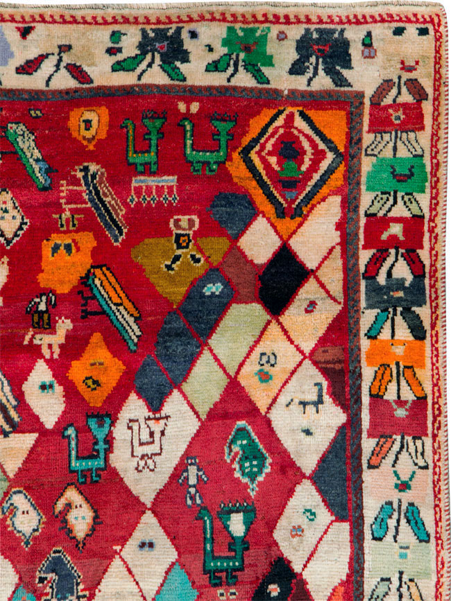 Vintage Persian Shiraz Rug, No.27077 - Staging