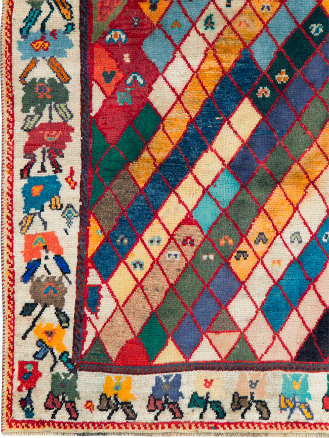 Vintage Persian Shiraz Rug, No.27077 - Staging