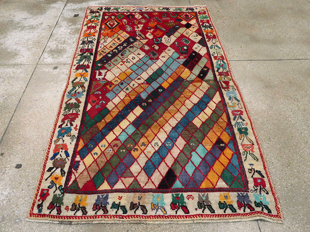 Vintage Persian Shiraz Rug, No.27077 - Staging