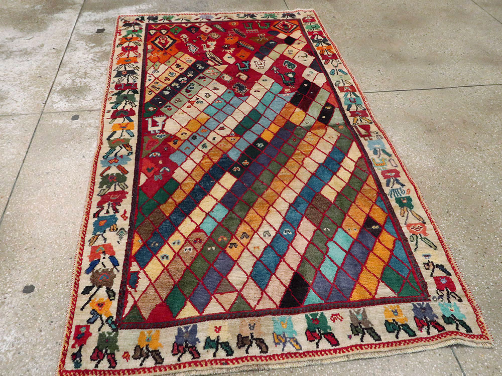 Vintage Persian Shiraz Rug, No.27077 - Staging