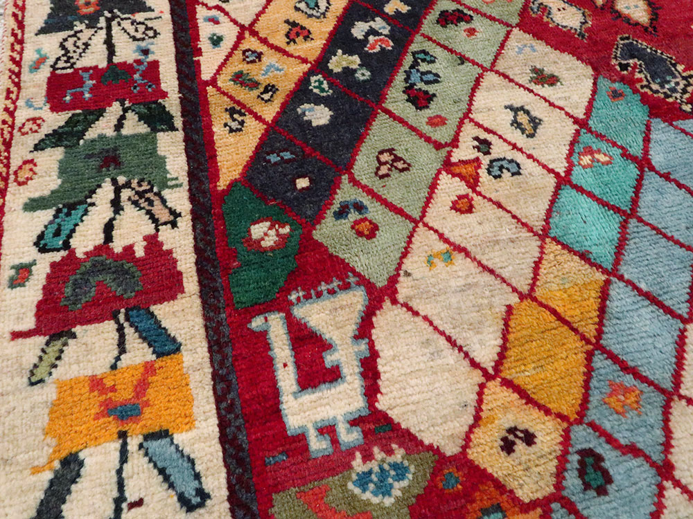 Vintage Persian Shiraz Rug, No.27077 - Staging