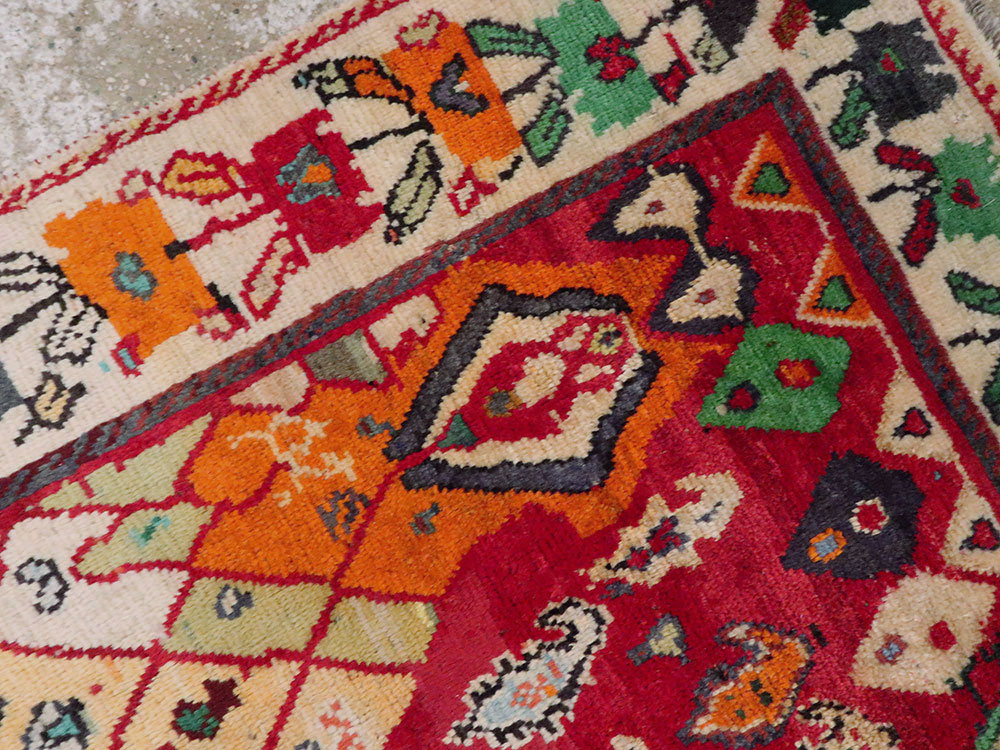 Vintage Persian Shiraz Rug, No.27077 - Staging