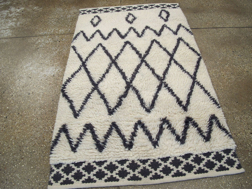 Vintage Moroccan Rug, No.27281 - Staging