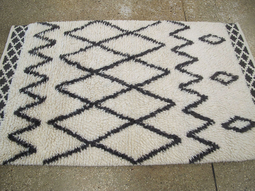 Vintage Moroccan Rug, No.27281 - Staging