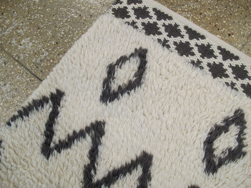 Vintage Moroccan Rug, No.27281 - Staging