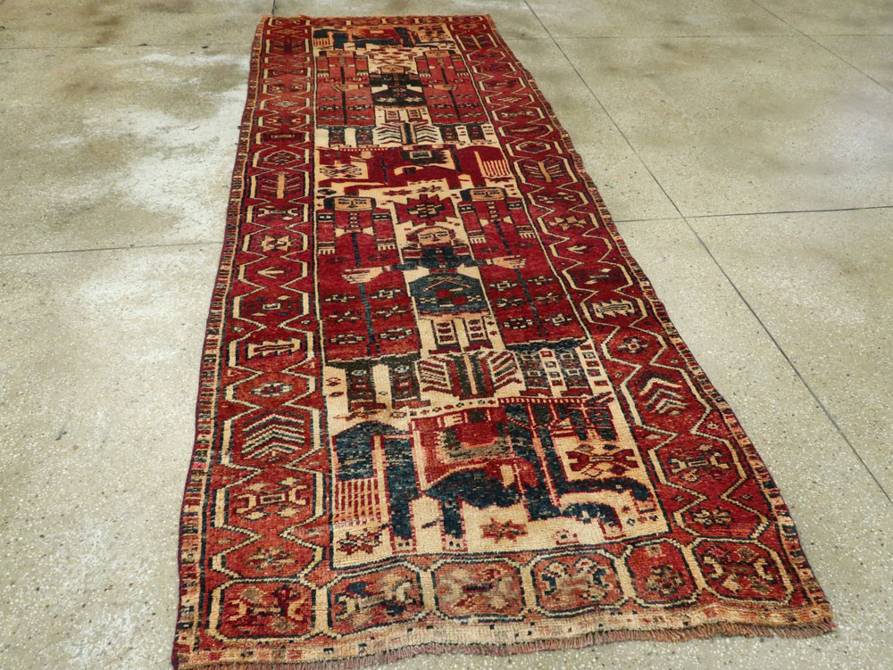 Vintage Persian Bakhtiari Pictorial Rug, No.27318 - Staging