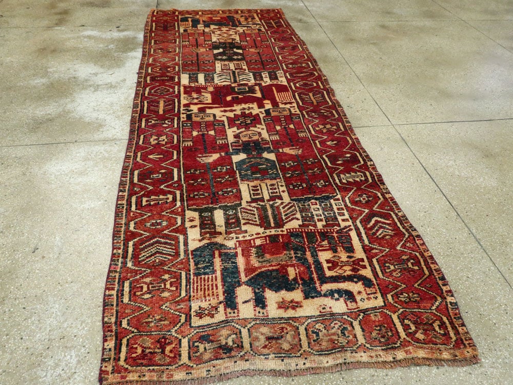 Vintage Persian Bakhtiari Pictorial Rug, No.27318 - Staging