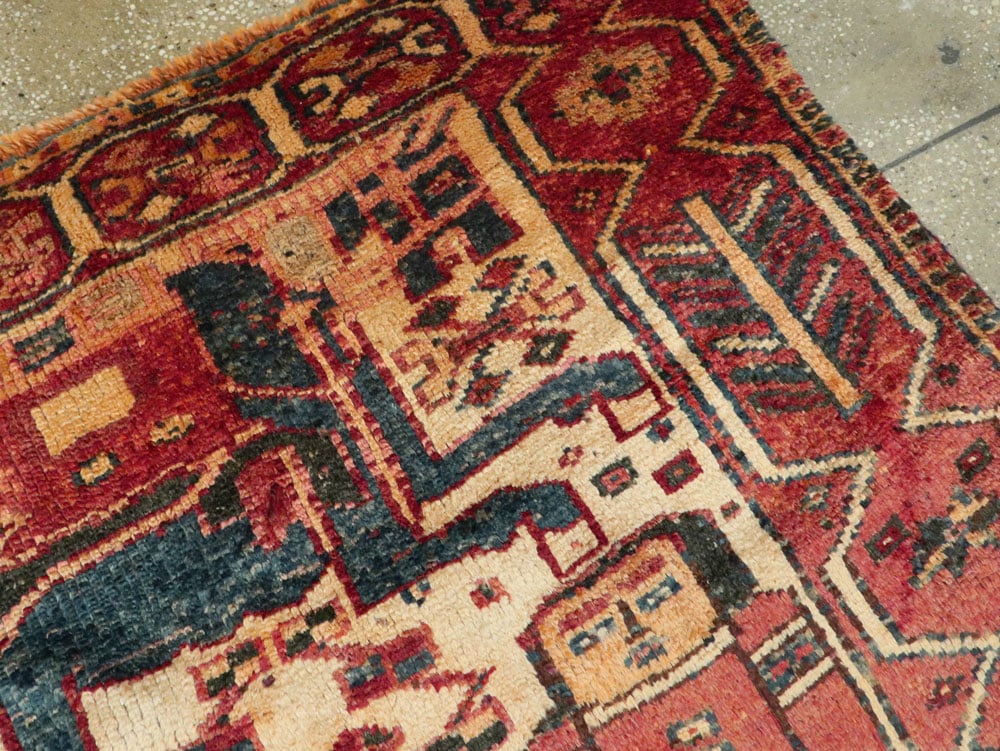 Vintage Persian Bakhtiari Pictorial Rug, No.27318 - Staging