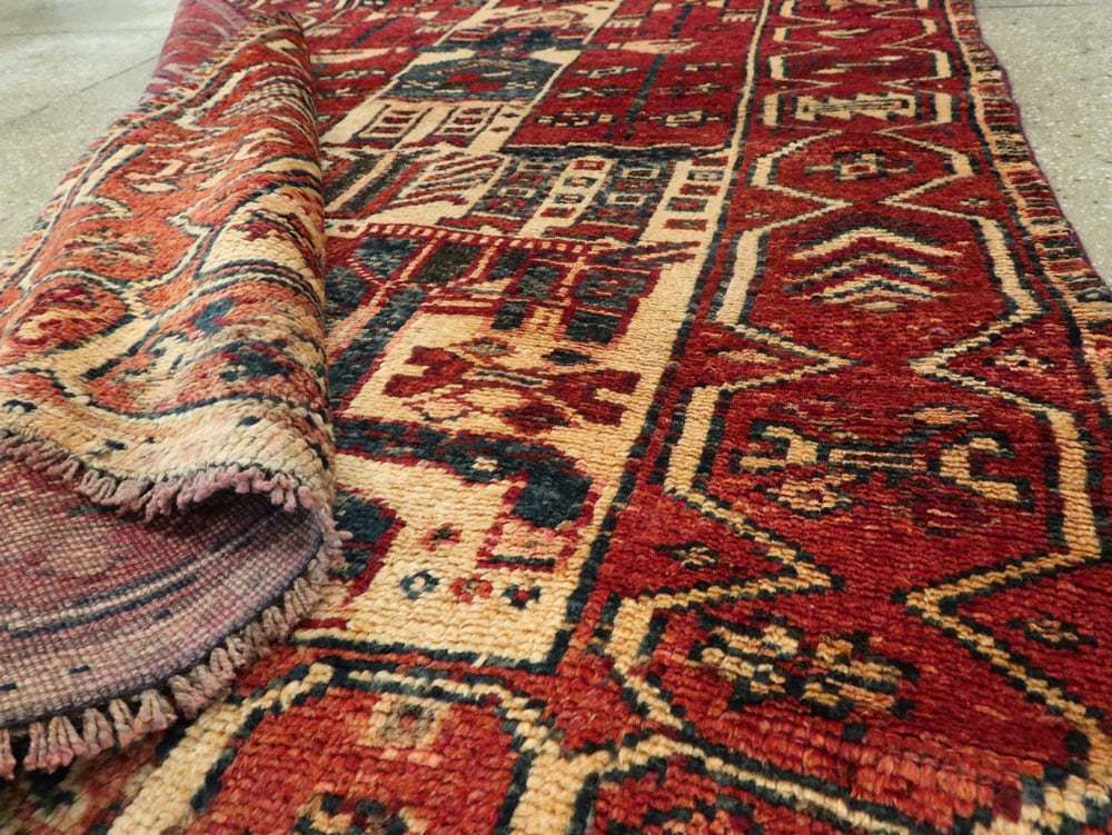 Vintage Persian Bakhtiari Pictorial Rug, No.27318 - Staging