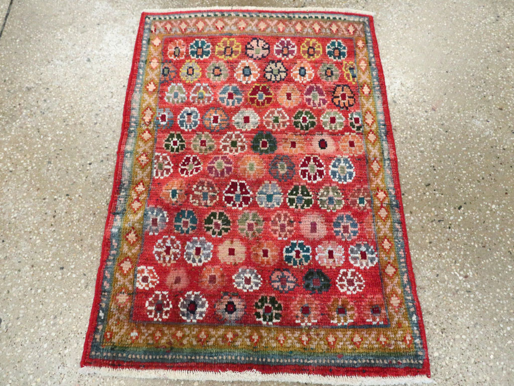 Vintage Persian Mahal Rug, No.27363 - Staging
