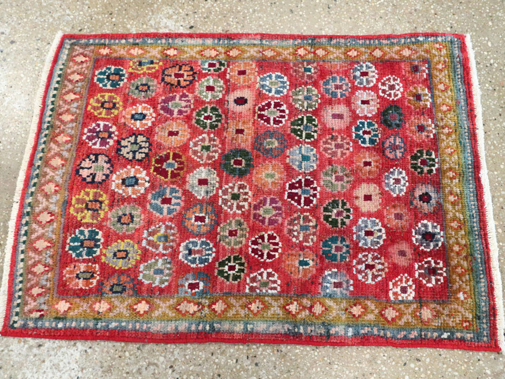 Vintage Persian Mahal Rug, No.27363 - Staging