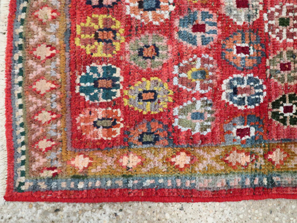 Vintage Persian Mahal Rug, No.27363 - Staging