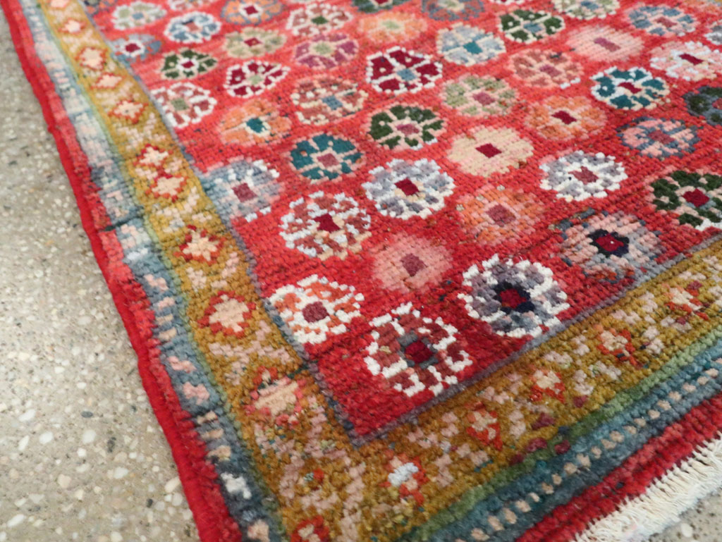 Vintage Persian Mahal Rug, No.27363 - Staging