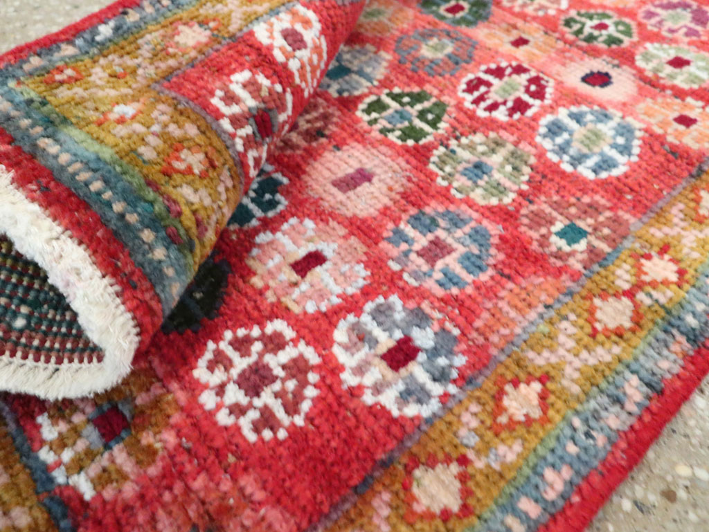 Vintage Persian Mahal Rug, No.27363 - Staging