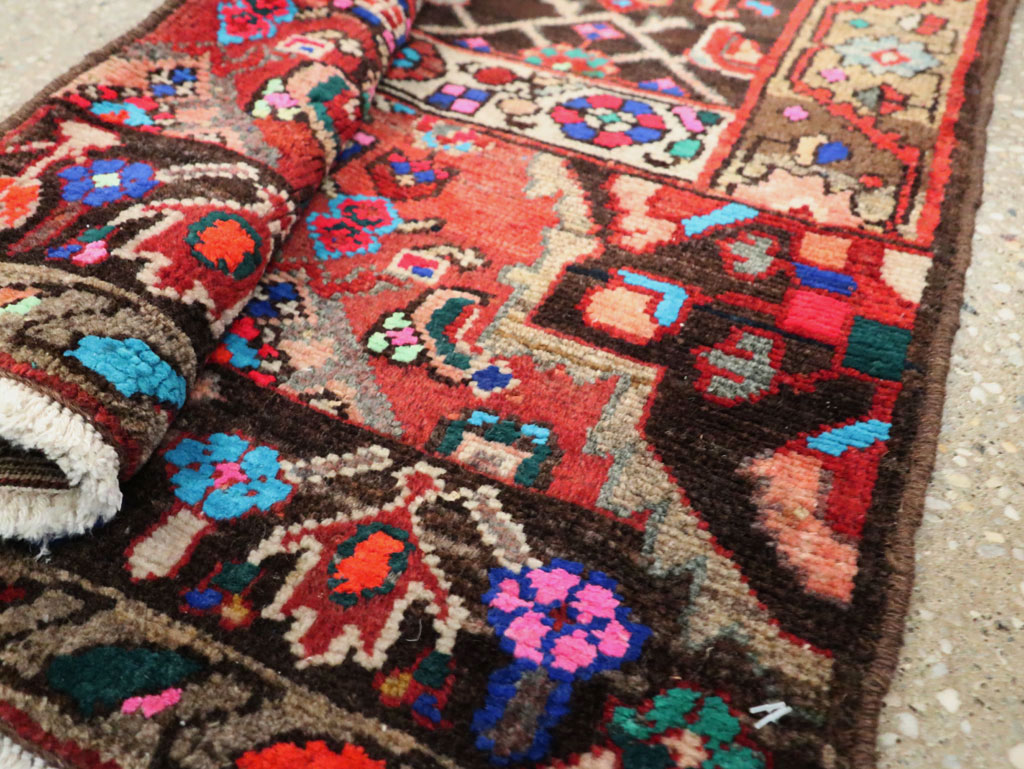 Vintage Persian Wagireh Hamdan Rug, No.27364 - Staging