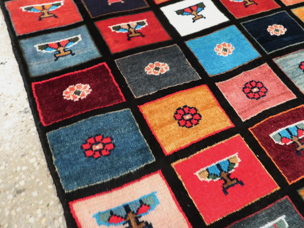 Vintage Persian Mahal Throw Rug, No.27366 - Staging