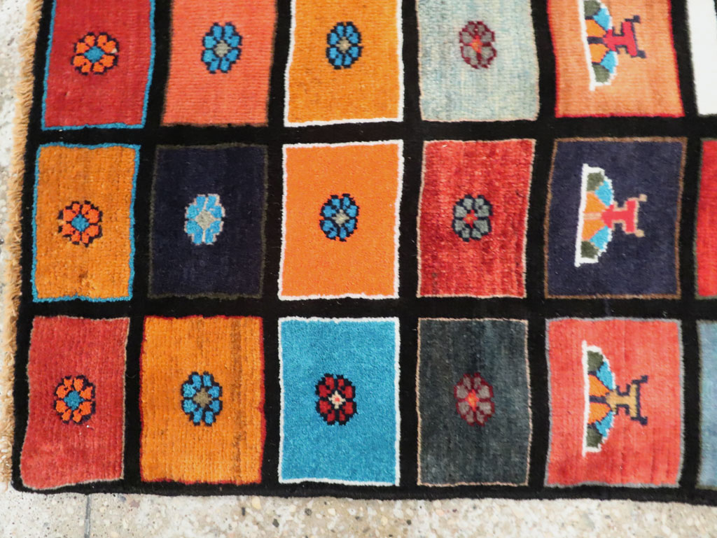 Vintage Persian Mahal Throw Rug, No.27366 - Staging