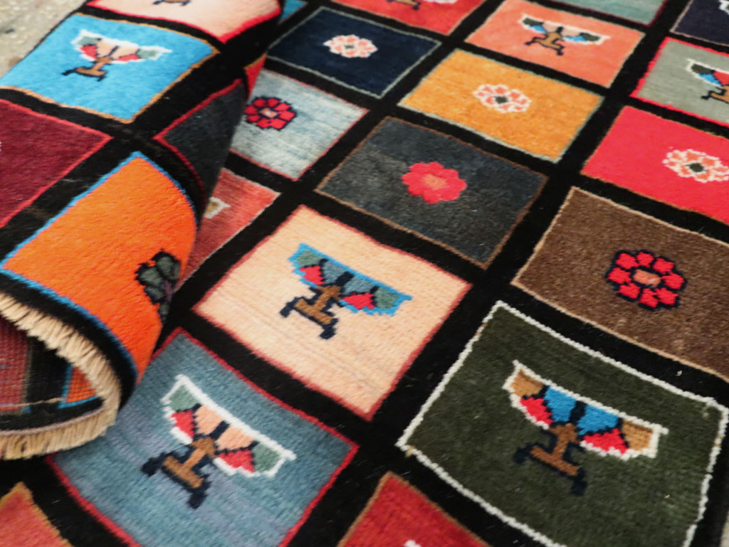 Vintage Persian Mahal Throw Rug, No.27366 - Staging