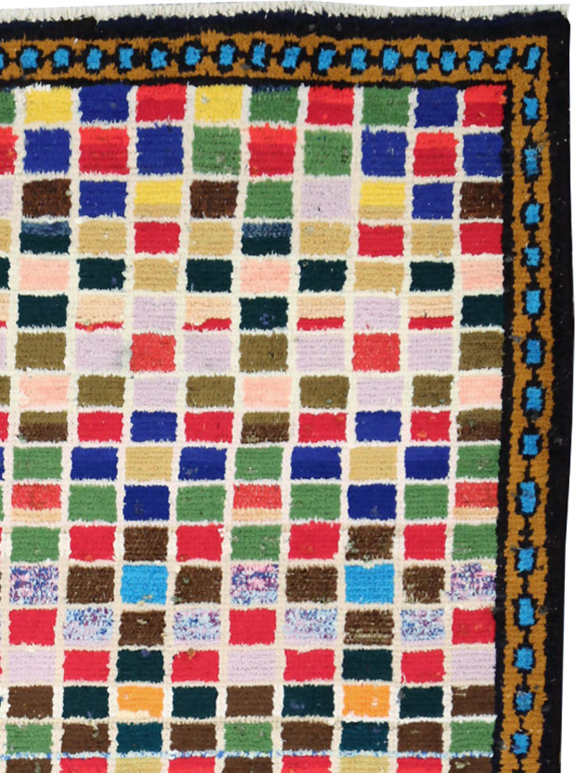 Vintage Persian Mahal Rug, No.27372 - Staging