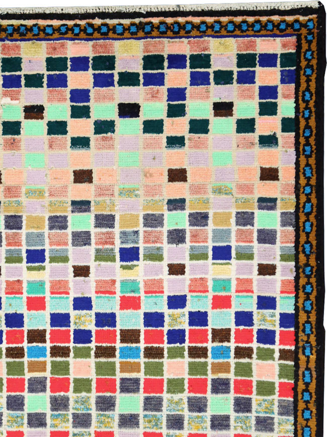 Vintage Persian Mahal Rug, No.27372 - Staging