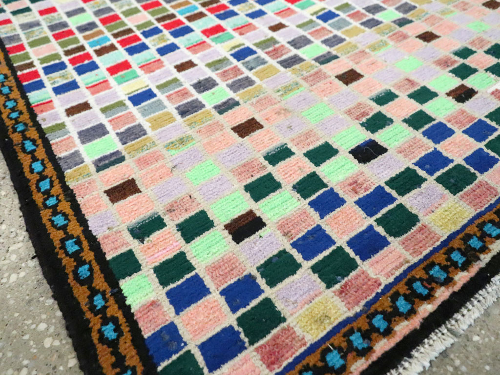 Vintage Persian Mahal Rug, No.27372 - Staging