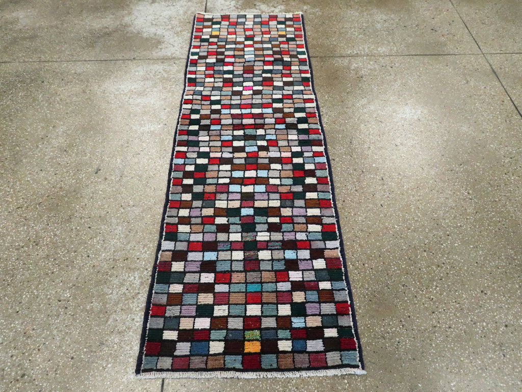 Vintage Persian Shiraz Rug, No.27395 - Staging