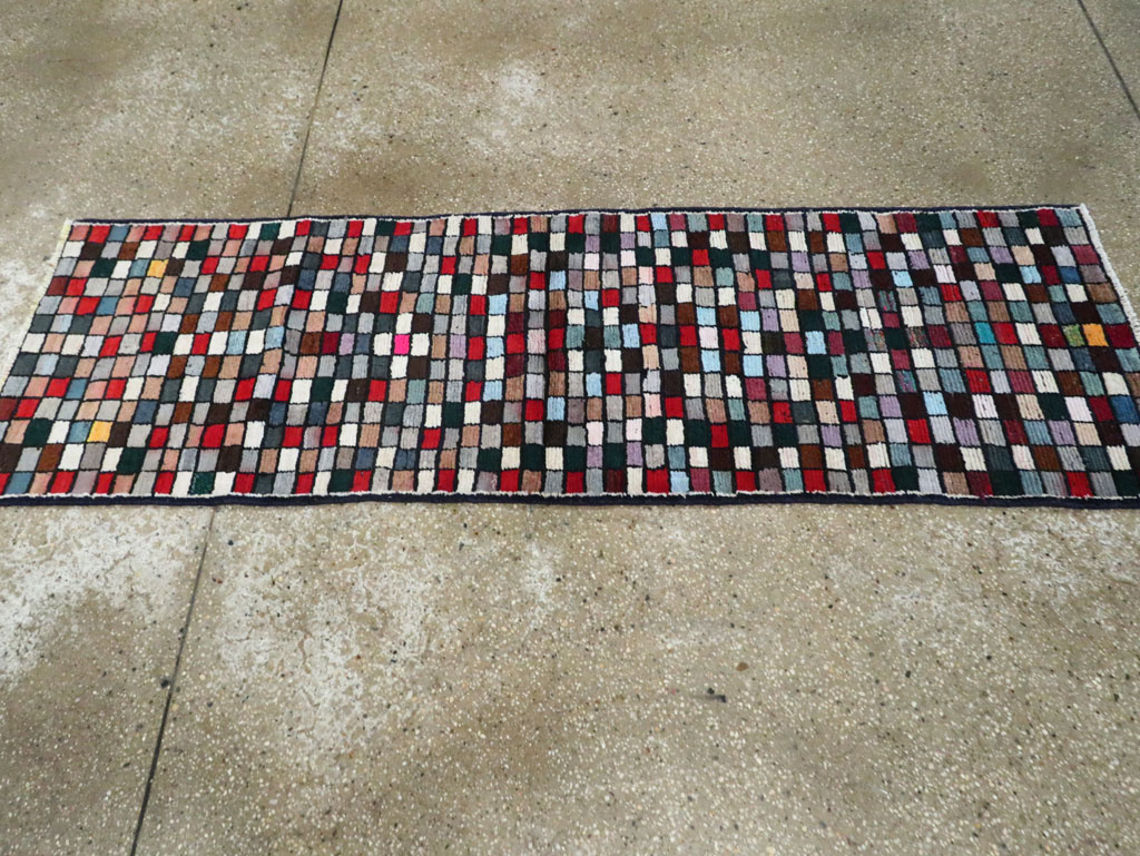 Vintage Persian Shiraz Rug, No.27395 - Staging