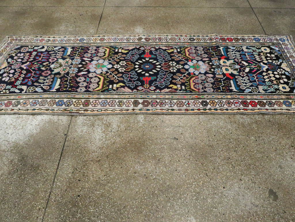 Vintage Hamadan Runner, No.27400 - Staging