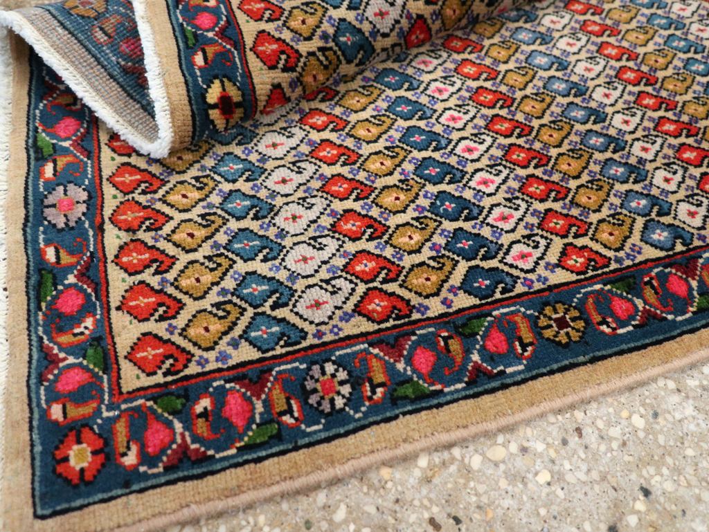 Vintage Persian Mahal Rug, No.27422 - Staging