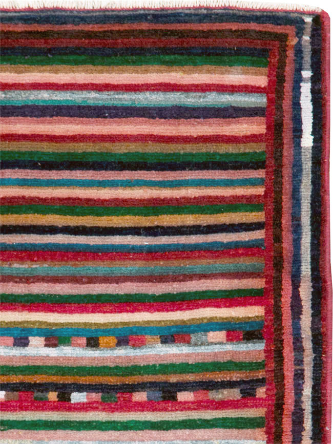 Vintage Persian Mahal Rug, No.27427 - Staging
