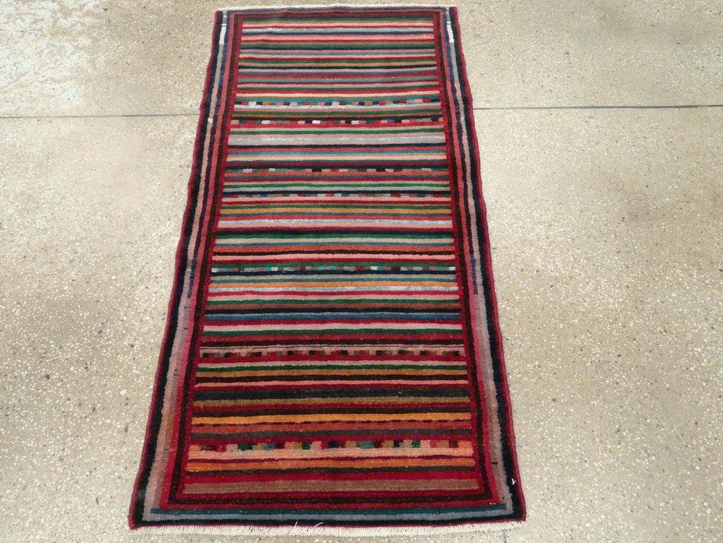 Vintage Persian Mahal Rug, No.27427 - Staging