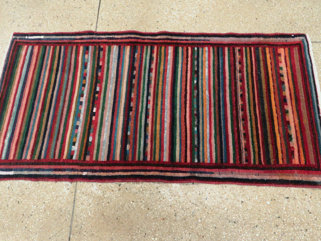 Vintage Persian Mahal Rug, No.27427 - Staging