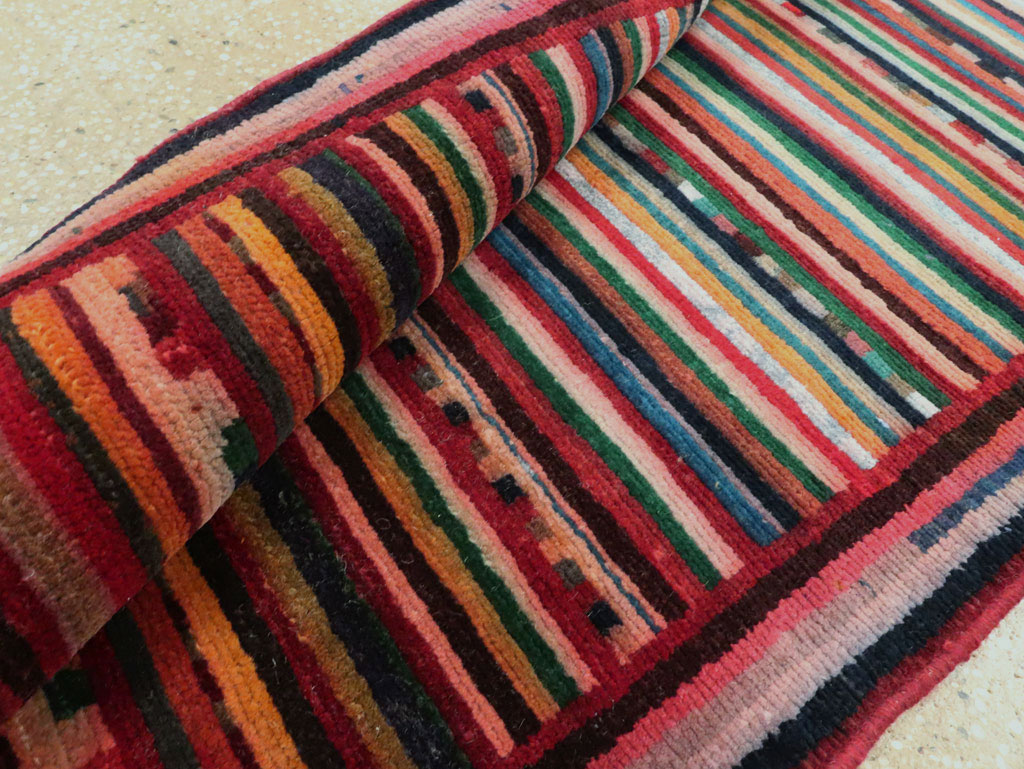 Vintage Persian Mahal Rug, No.27427 - Staging