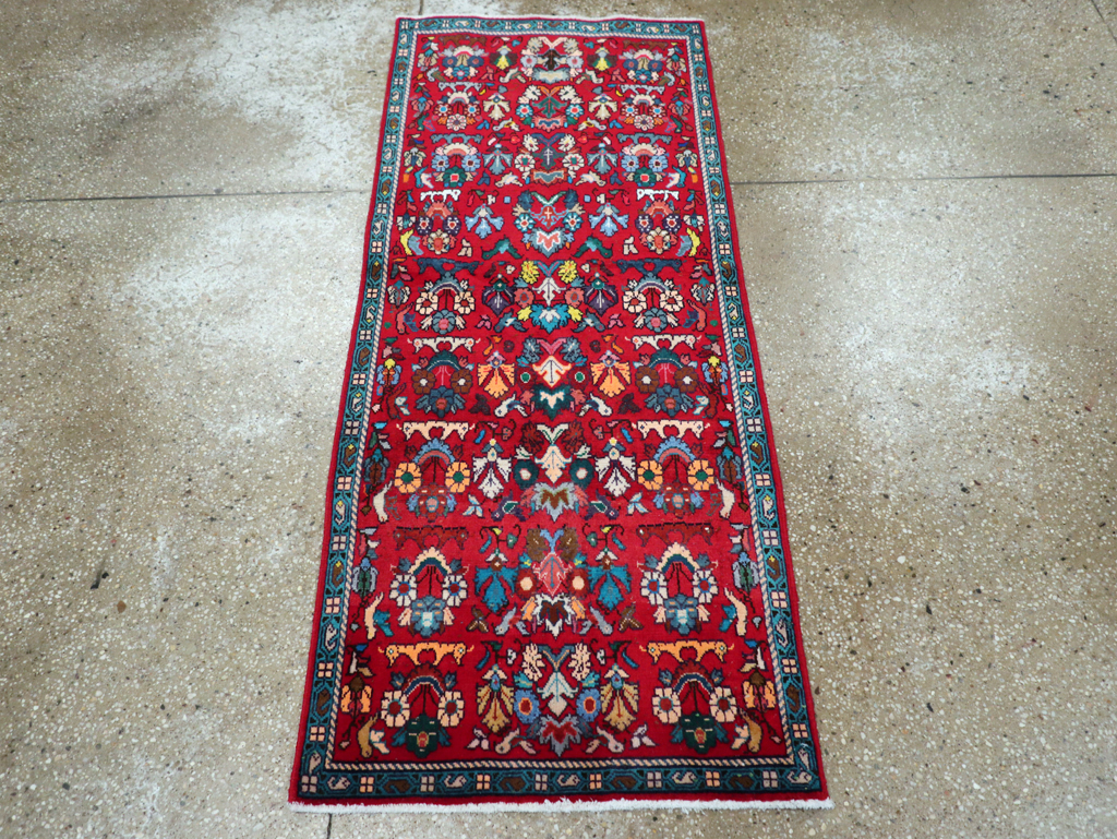 Vintage Persian Mahal Rug, No.27430 - Staging