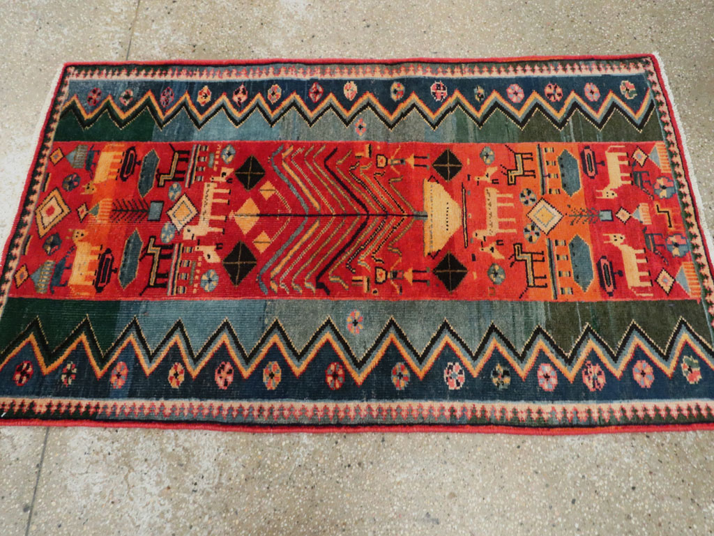Vintage Persian Pictorial Mahal Rug, No.27431 - Staging