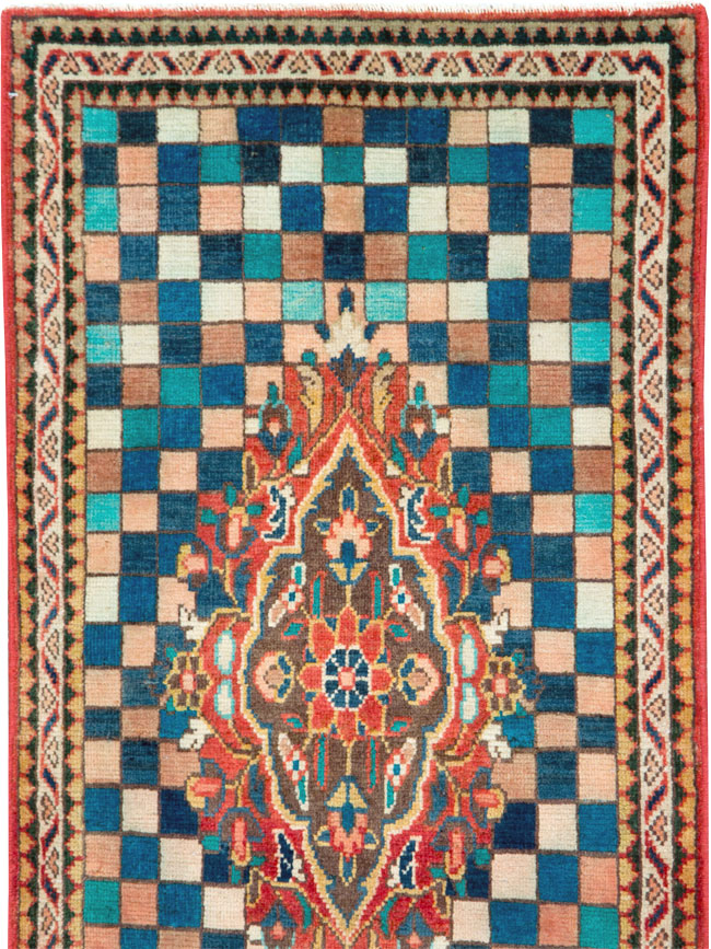 Vintage Persian Mahal Rug, No.27438 - Staging