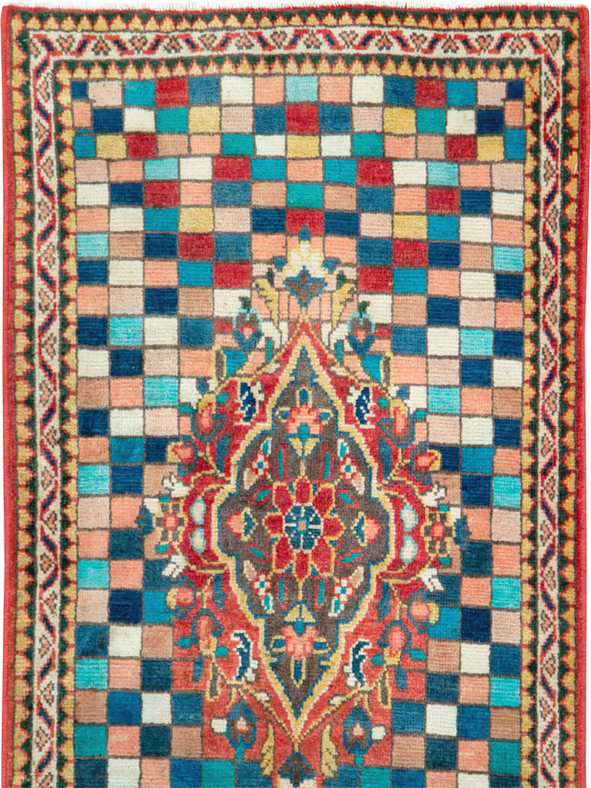 Vintage Persian Mahal Rug, No.27438 - Staging