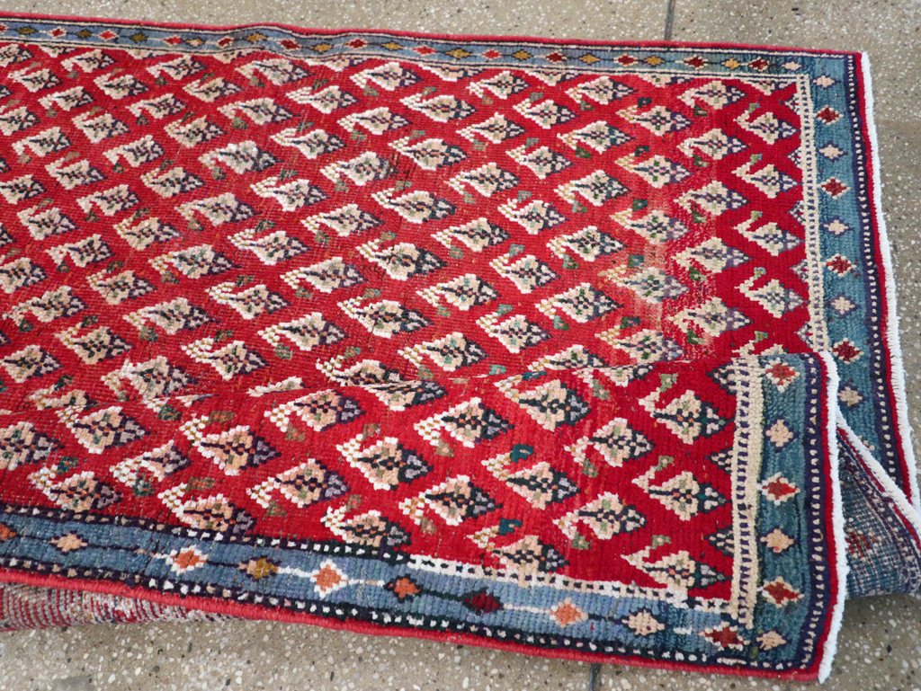 Vintage Persian Mahal Gallery Rug, No.27459 - Staging