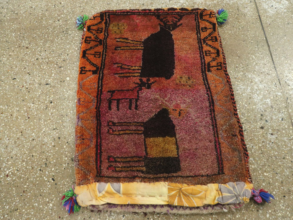 Vintage Turkish Anatolian Pictorial Rug, No.27479 - Staging